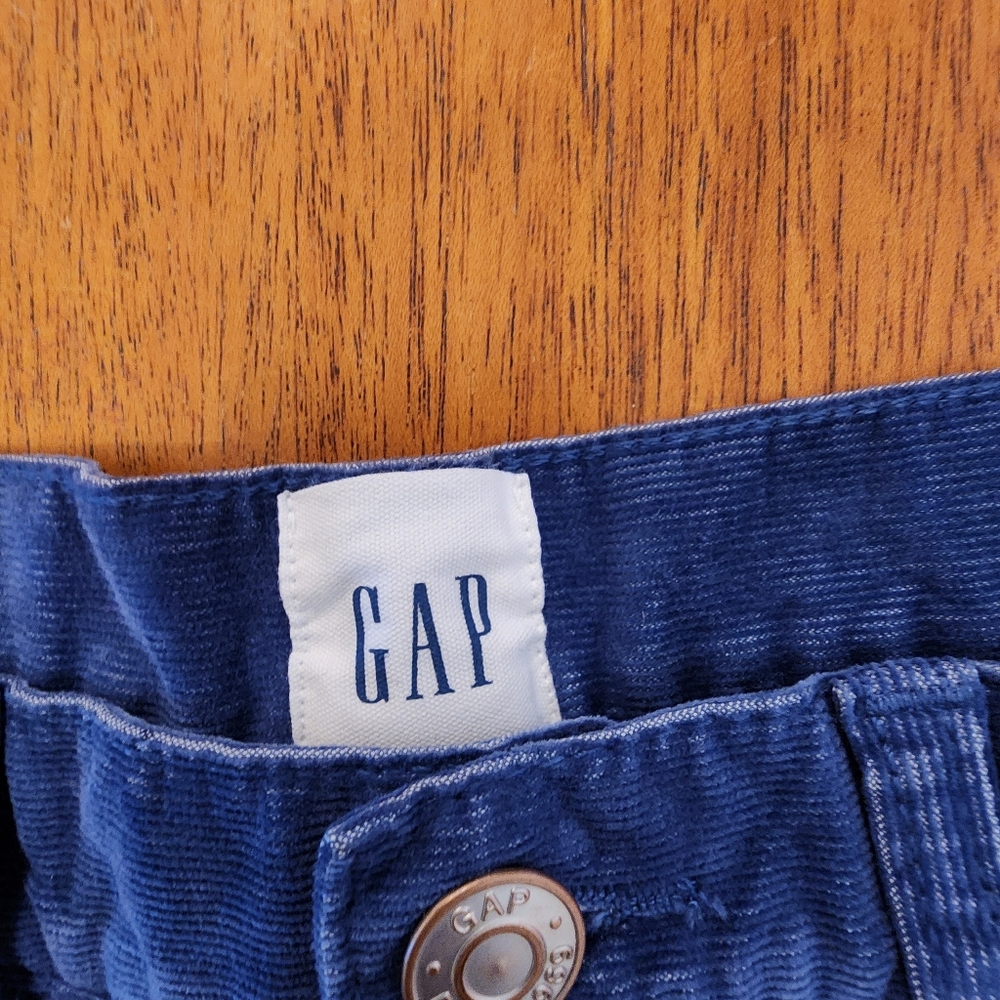 GAP Women's Dark Blue Corduroy Jean Shorts. Size 8 NWT - Picture 2 of 5